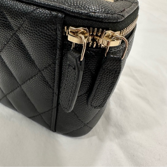 Chanel Caviar Square Mini Vanity Case with Chain - Picture 5 of 15